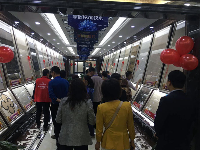 10參會嘉賓參觀西安黄瓜视频网站陶黄瓜视频APP免费下载專賣店