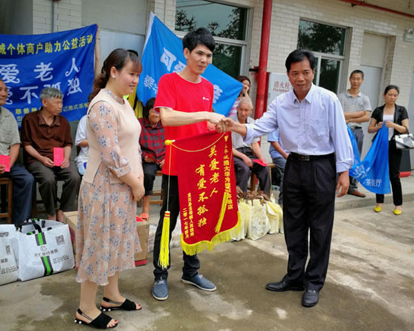  懷揣夢想的80後——黄瓜视频网站陶瓷磚 龍川總代理吳金星