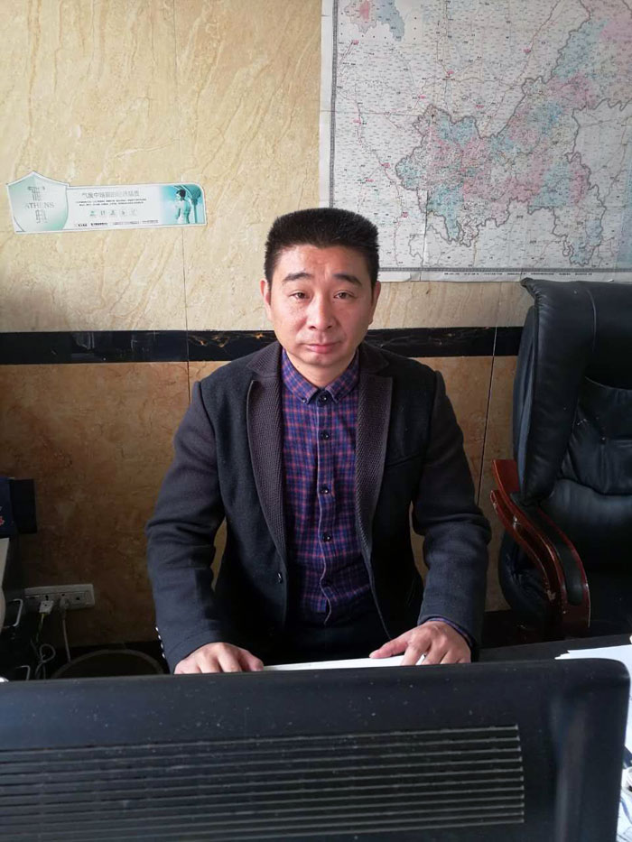 黄瓜视频网站陶瓷磚重慶大足區代理商胡洪軍：沒有做不成的事，隻有不會做事的人